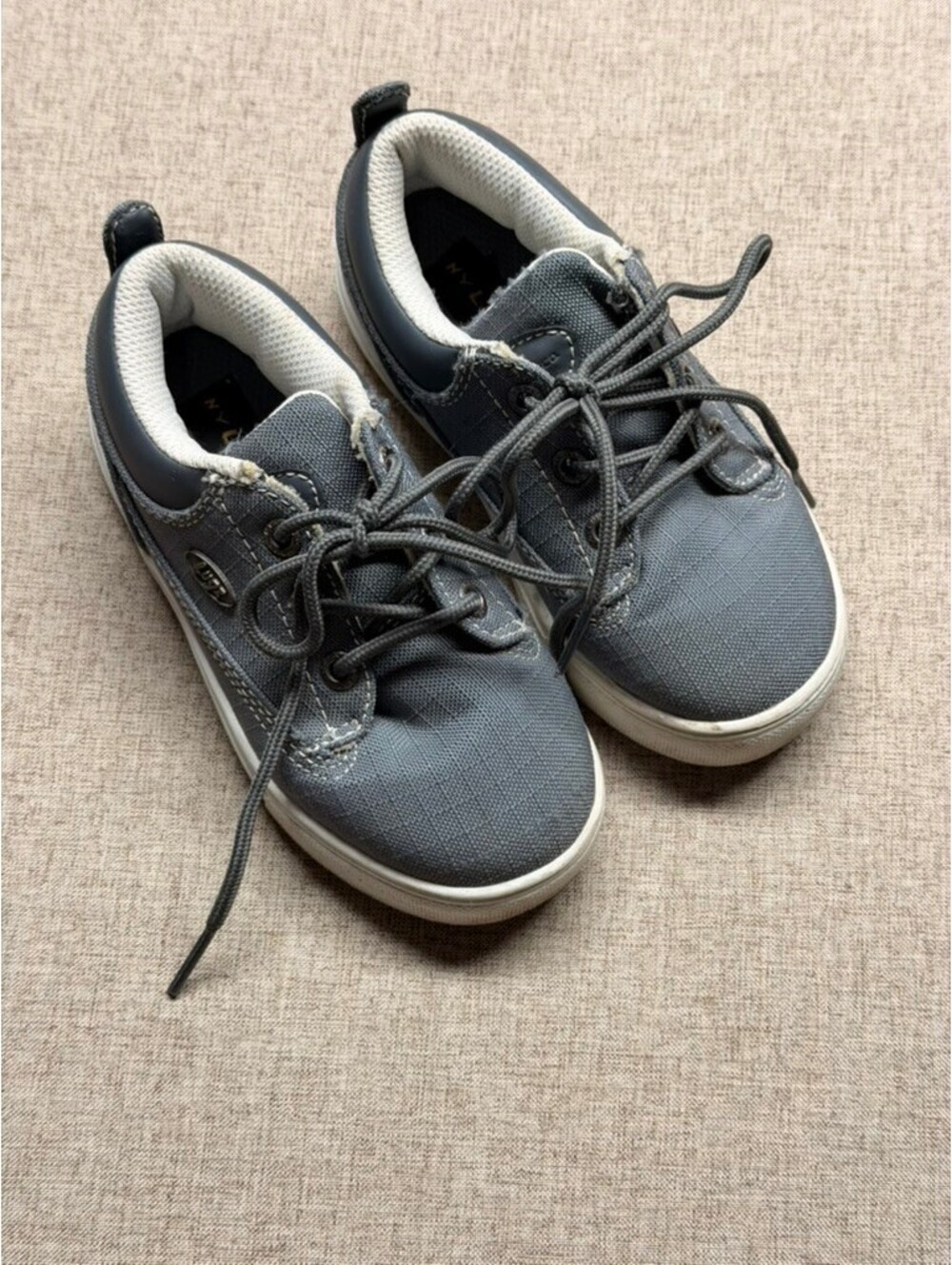 Lugz Kids Gray Canvas Lace Up Sneakers Shoes Size 10 Toddler Casual Low Top
